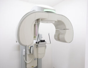 元住吉の歯医者、よしだ・ファミリー・歯科でインプラント治療の失敗例から学ぶ歯科医院選びのポイントを解説