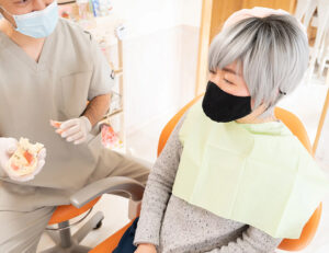 元住吉の歯医者、よしだ・ファミリー・歯科で歯がない期間を短くできる即時義歯とは？メリットとデメリットを解説