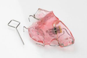元住吉の歯医者、よしだ・ファミリー・歯科で子どもの歯並びが心配？乳歯期から始める矯正治療の必要性を解説